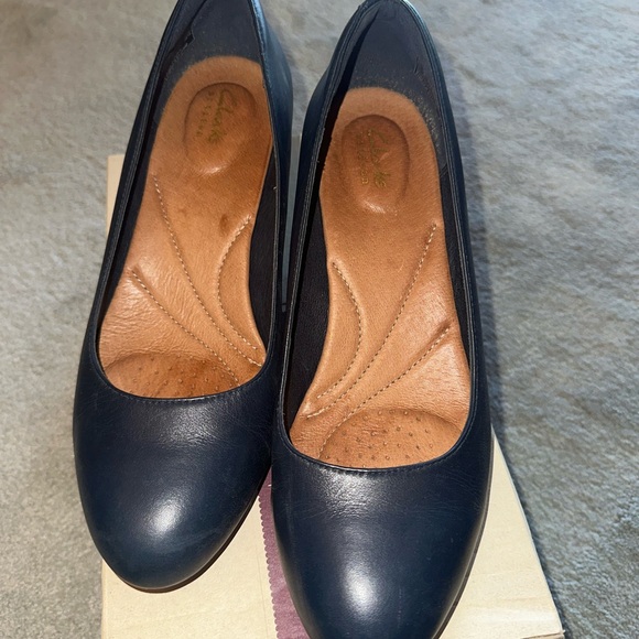 Clarks Navy Blue Women's Heels - Picture 1 of 3